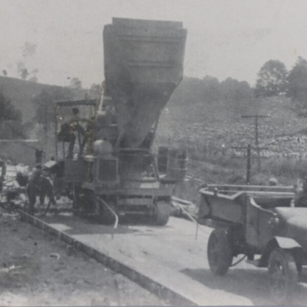 Building Highway 11 1922